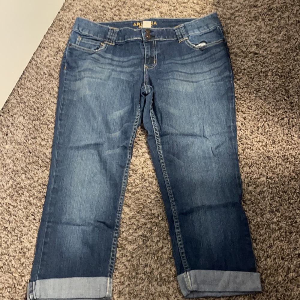 Arizona dark wash cuffed capri - size 17